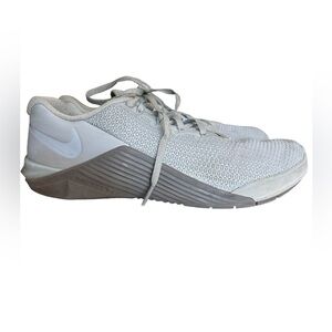 Nike Metcon 5 in 'Gunsmoke Wolf Grey' - Men's 7.5/Women's 9